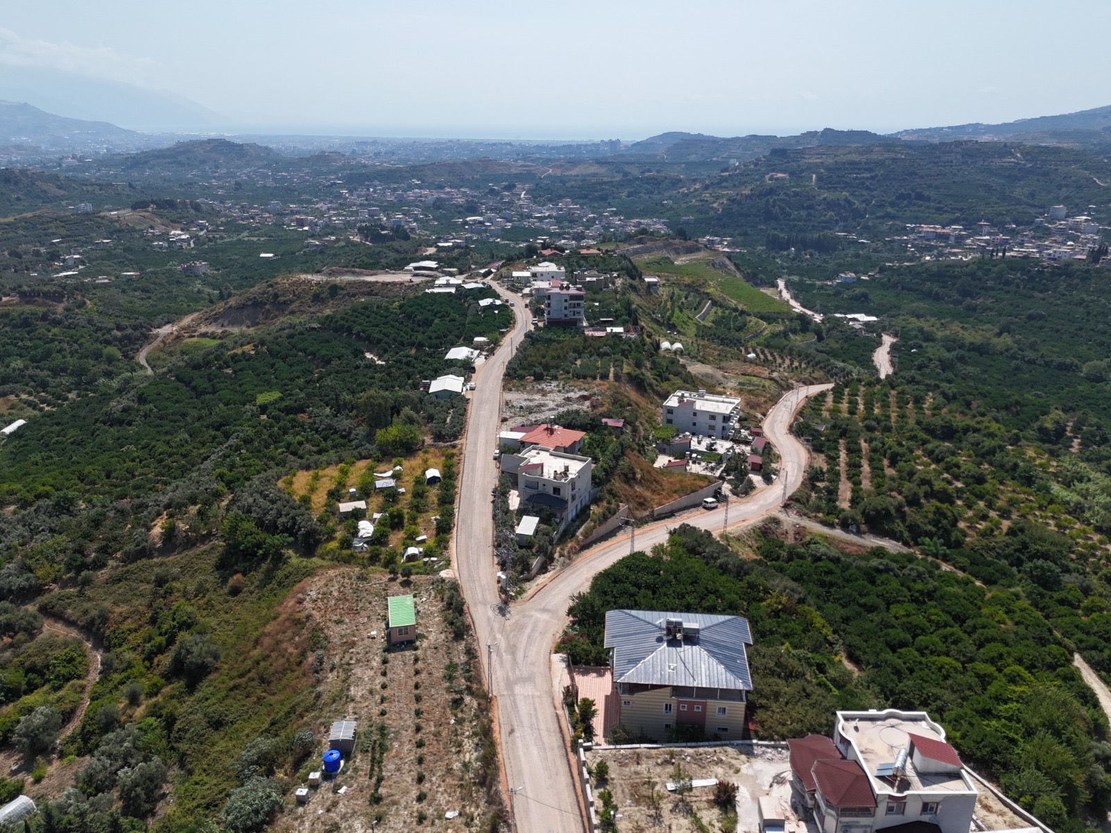 BÜYÜKŞEHİR’DEN ÇİFTÇİLERE YOL DESTEĞİ